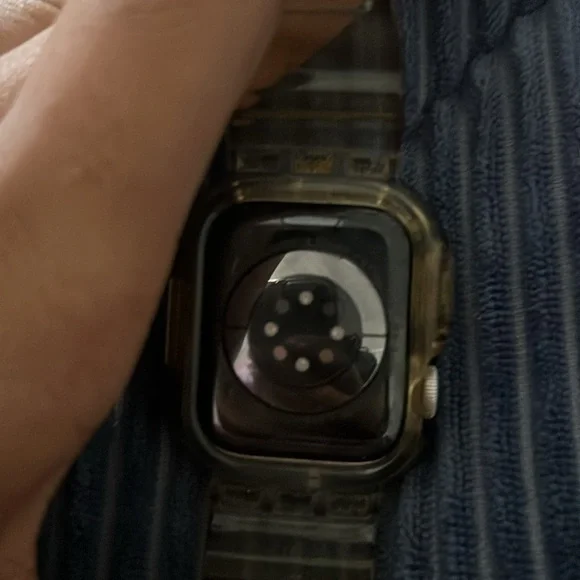 Apple Watch Series 7 comes with charger the only 41 mm